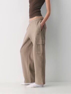 Aritzia Wide-Leg Cargo Track Pants in Taupe